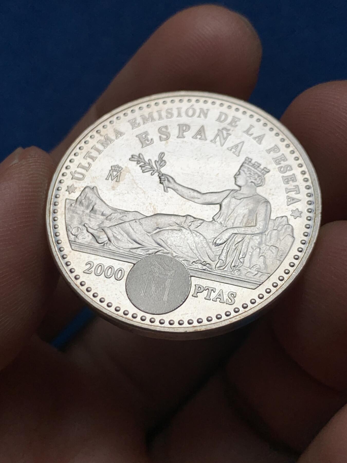 《竞宝斋》第473场 周日，周一 2场连拍 （全场包邮）欢迎送拍 西班牙2001拿花女神2000比塞塔银币