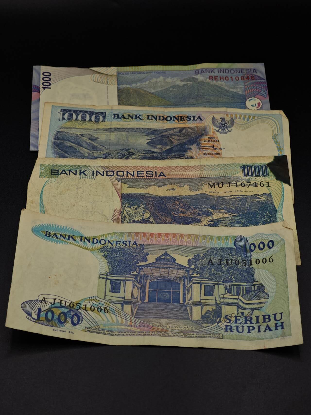  【淘币小摊】限时拍第八百八十四拍   纸币场    每周一统一发货 印尼1000卢比纸币4张【有折】