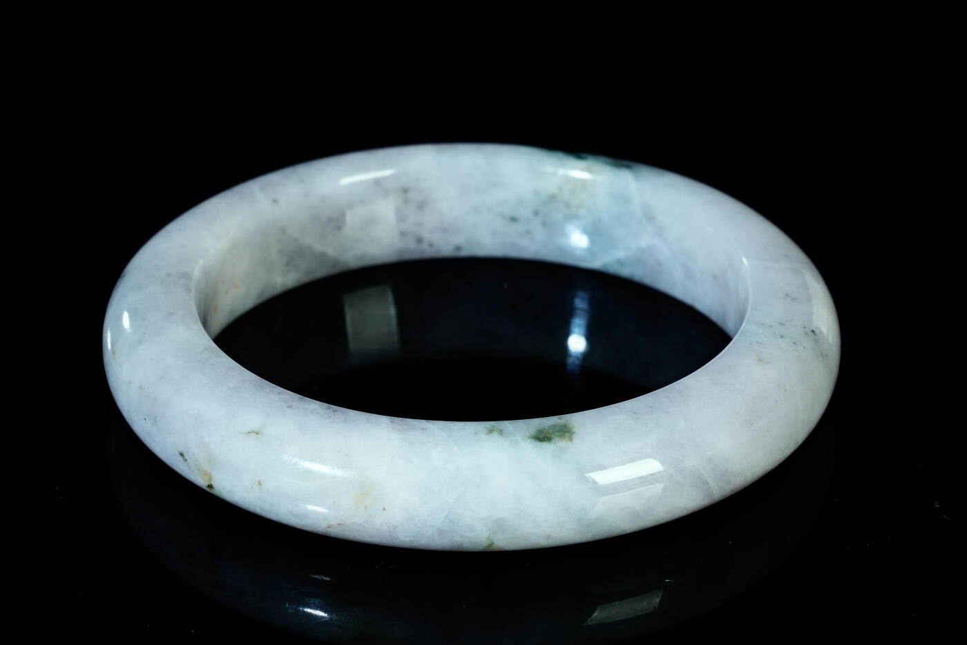 上海都达杂项专场五十八【全场包邮】  天然冰糯种带绿翡翠（A货）手镯 附鉴定证书93-18