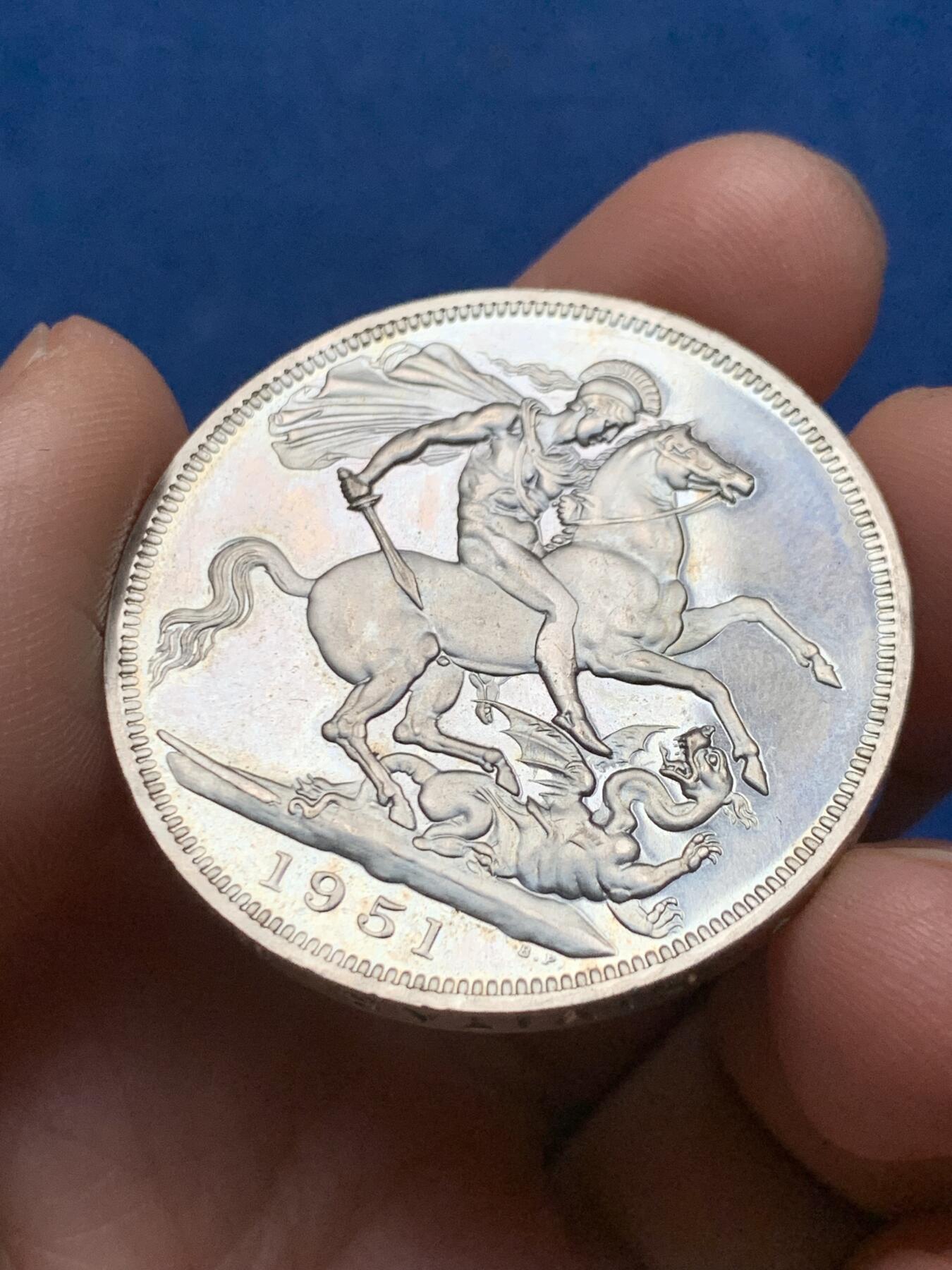 《竞宝斋》第473场 周日，周一 2场连拍 （全场包邮）欢迎送拍 1951年 原光英国乔六镍马剑 最后一版流通的马剑 绿盒 证盒齐全 底板光度优秀