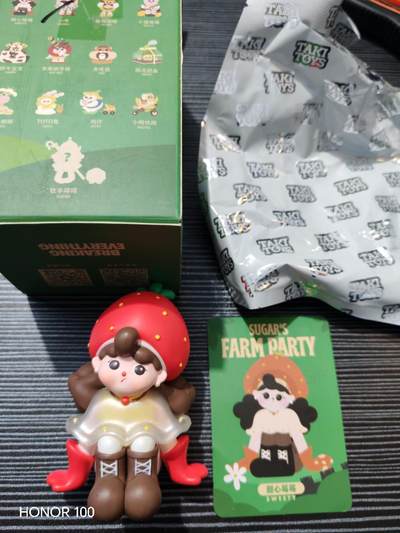 正版盲盒专场 - SUGAR'S FARM PARTY（砂糖的农场派对） ​ - 出品方：TAKI TOYS ​ - 款式：甜心莓莓（SWEETY）/ 牧羊咩咩（SUGAR） ​ - 尺寸：约 90mm，PVC 材质，裙摆带有半透明珠光质感