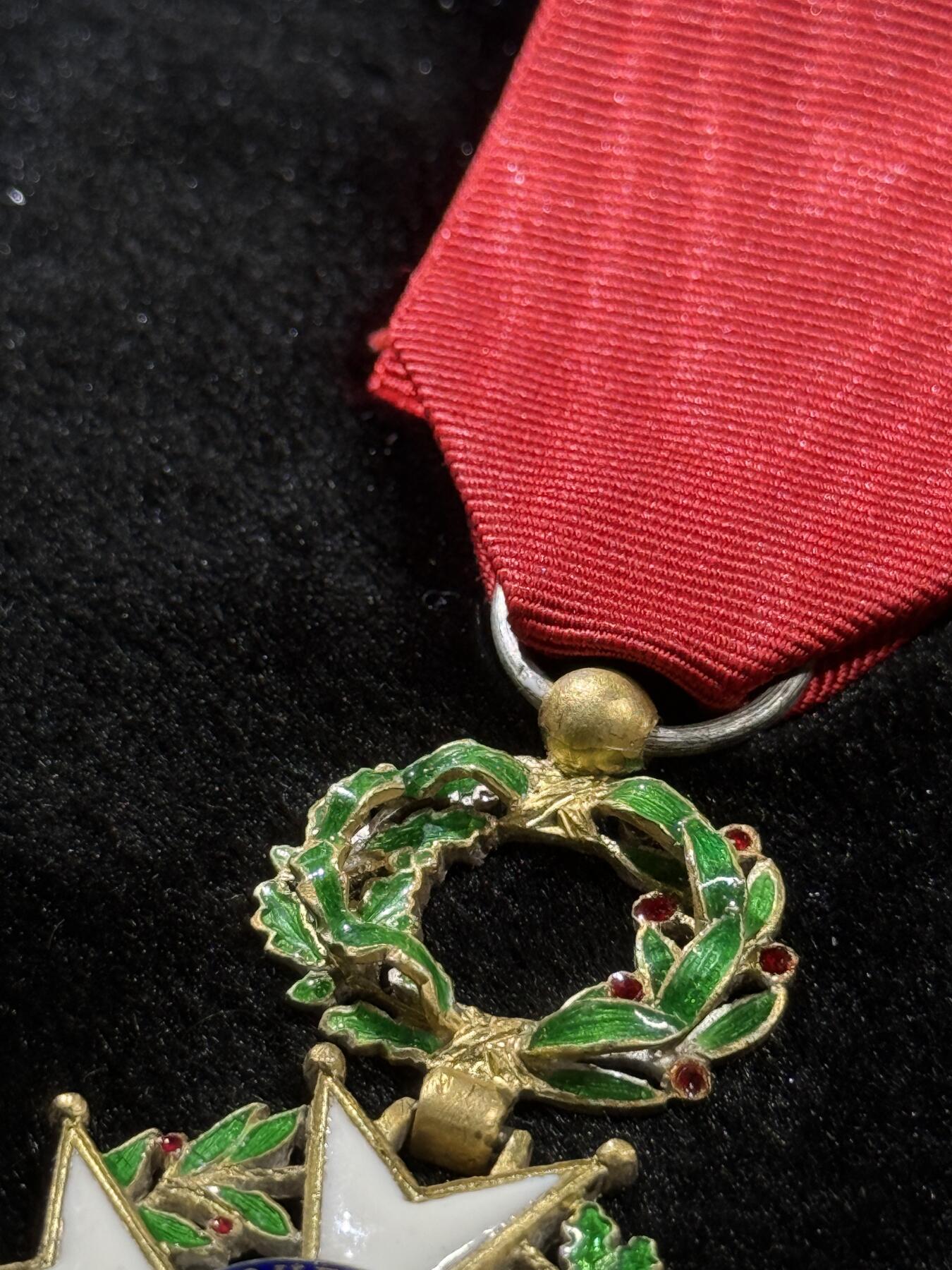 戎马世界章牌大赏，第112期 法国荣誉军团勋章，珠宝商定制立体花环版，银制