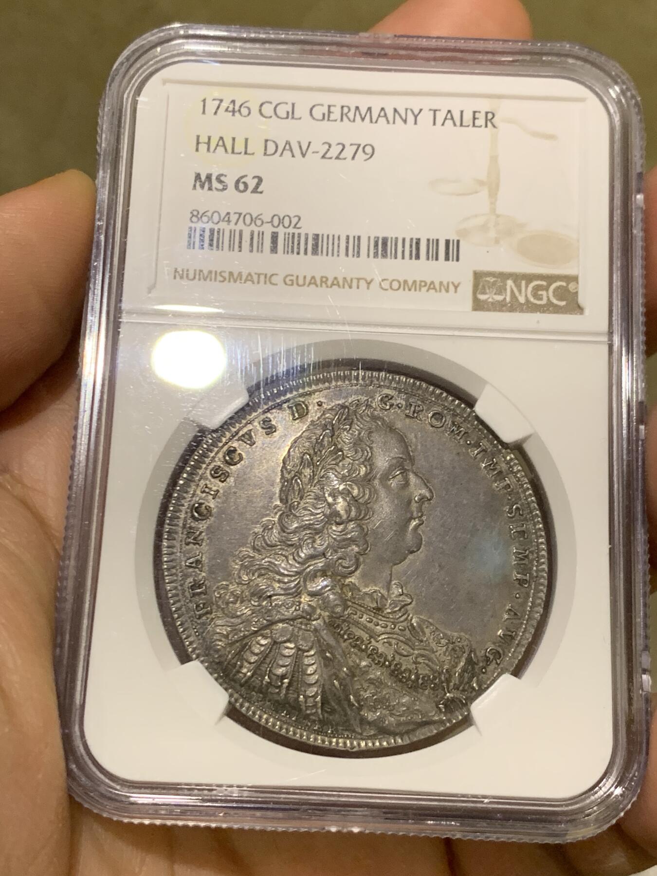 《竞宝斋》第473场 周日，周一 2场连拍 （全场包邮）欢迎送拍 NGC MS62 神圣罗马帝国 1746年 德国 哈尔自由市三盾徽大泰勒银币 发行量仅800枚 精细高浮雕神罗皇帝的弗朗西斯一世（玛利亚特蕾莎的丈夫）包浆深邃 高点保持的很好 感觉低评