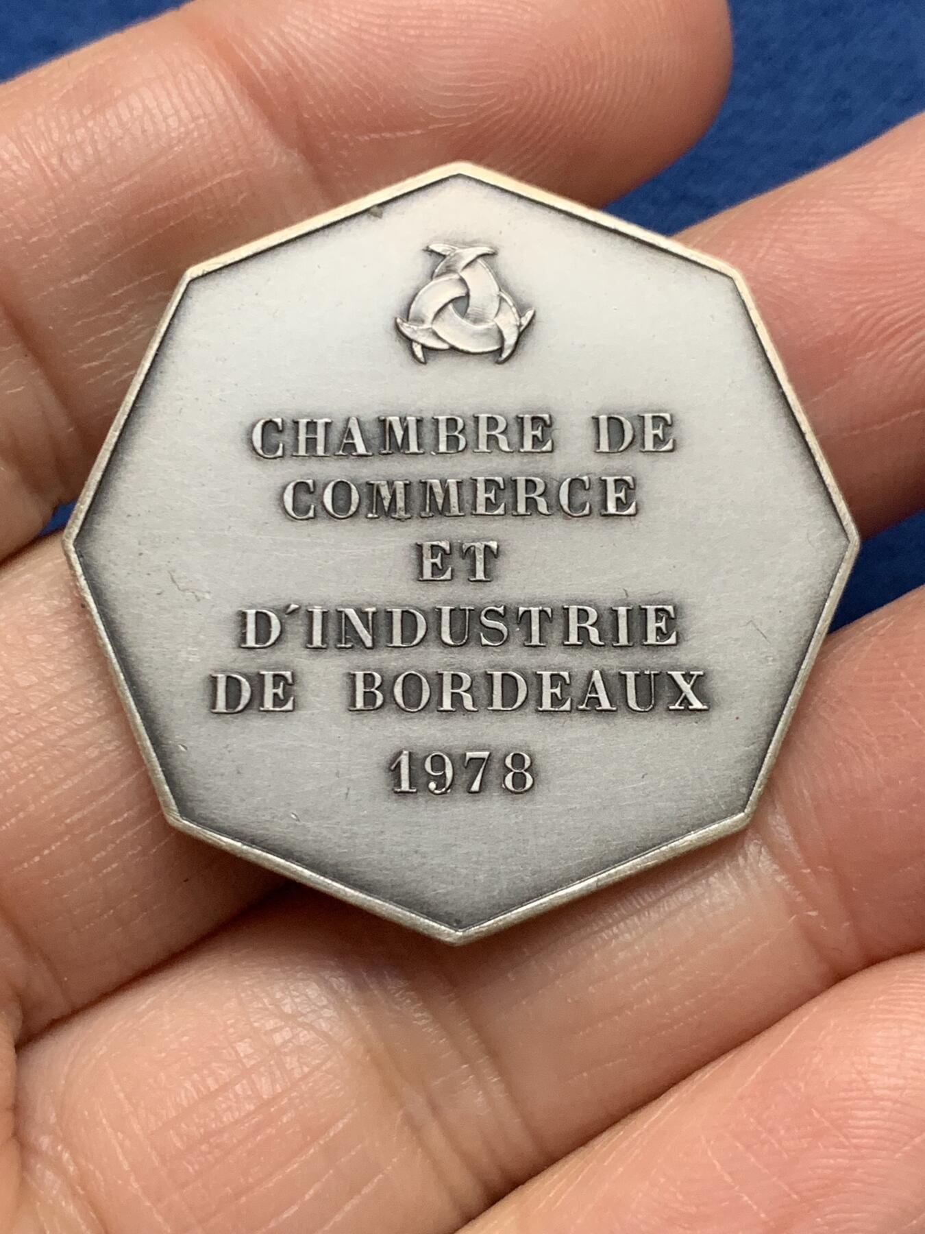 《竞宝斋》第473场 周日，周一 2场连拍 （全场包邮）欢迎送拍 法国1978年波尔多工商会航海主题八角银章，丰饶角1★边铭，17.95克，33.2mm