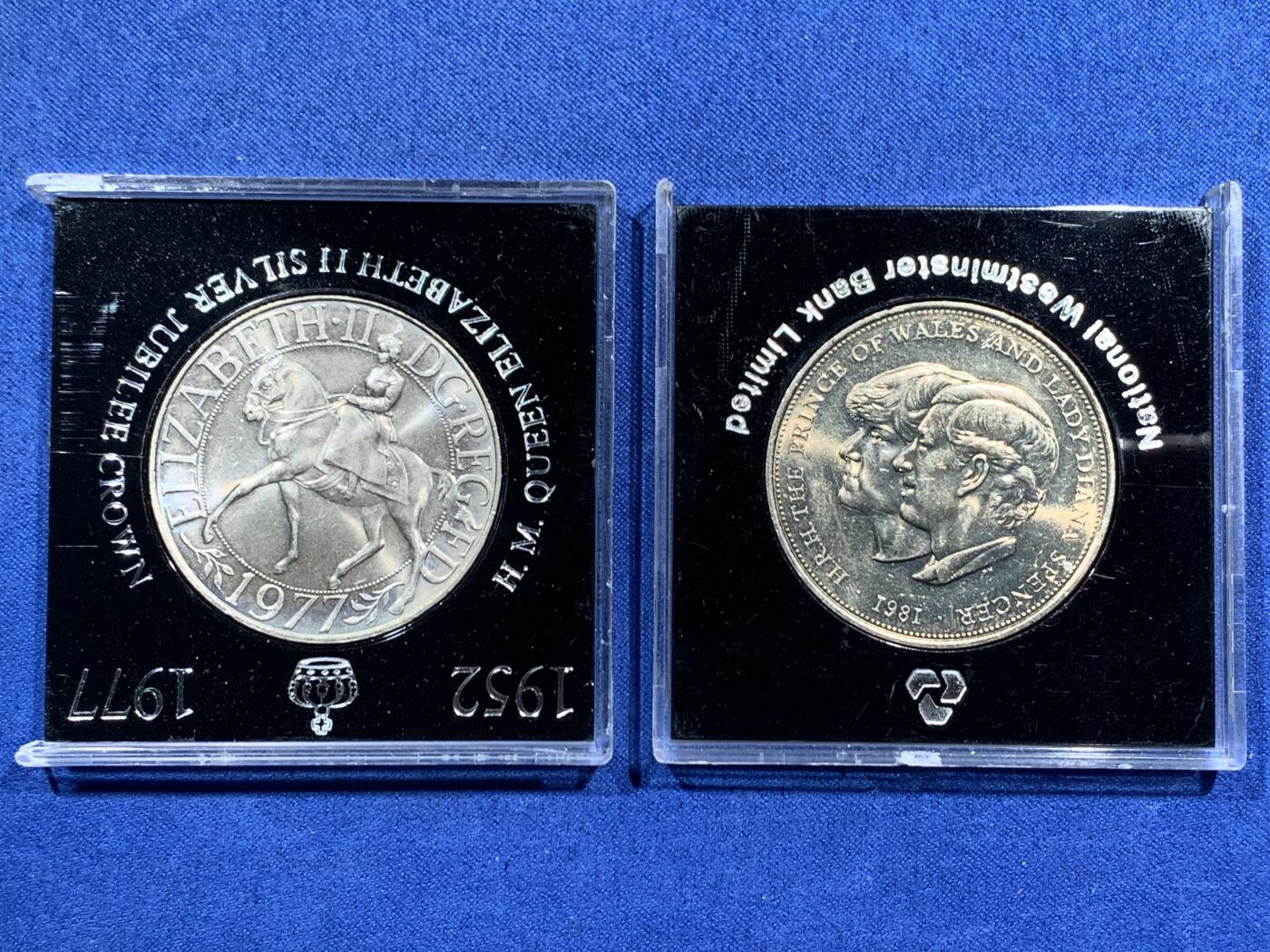 《竞宝斋》第473场 周日，周一 2场连拍 （全场包邮）欢迎送拍 两枚一组 英国1981年戴安娜王妃大婚纪念克朗/1977年女王加冕克朗 原盒包装