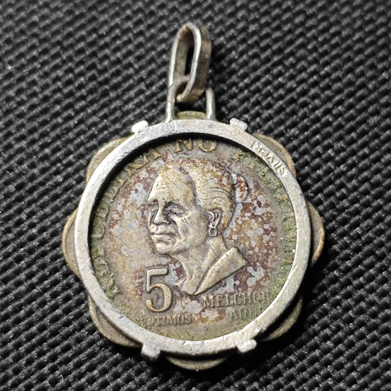 KK钱币收藏小铺   套币专场 2月预留时间 周末发货  1976菲律宾5分铜币 镀银挂件 挂件为银的 总重3.3克 币重2.4克