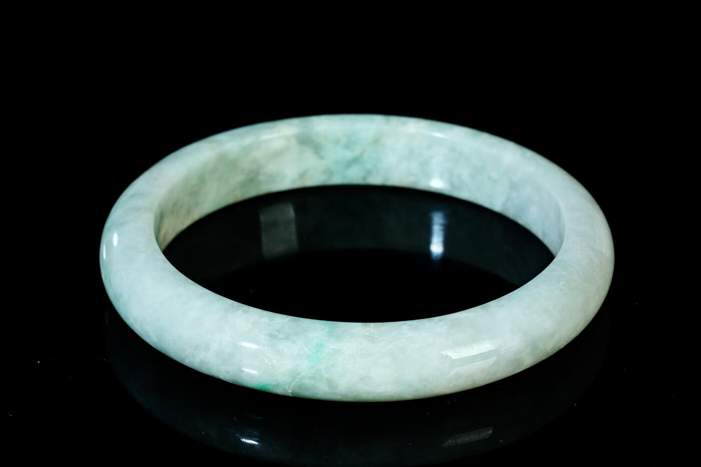 上海都达杂项专场五十八【全场包邮】  天然冰绿种翡翠（A货）手镯 附鉴定证书93-15