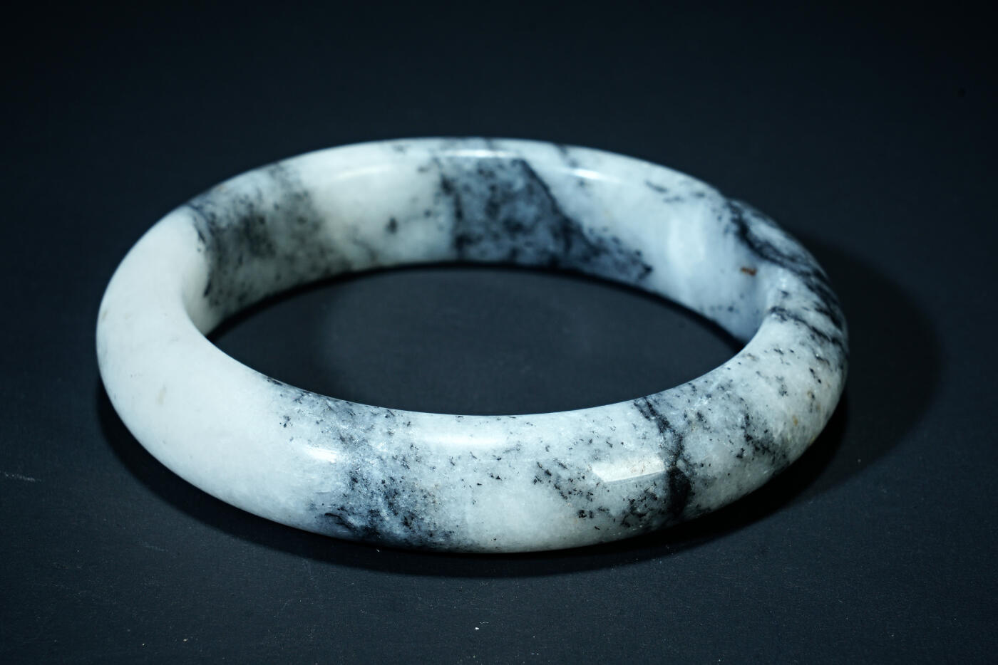 上海都达杂项专场五十八【全场包邮】  天然和田玉籽料墨玉手镯93-23