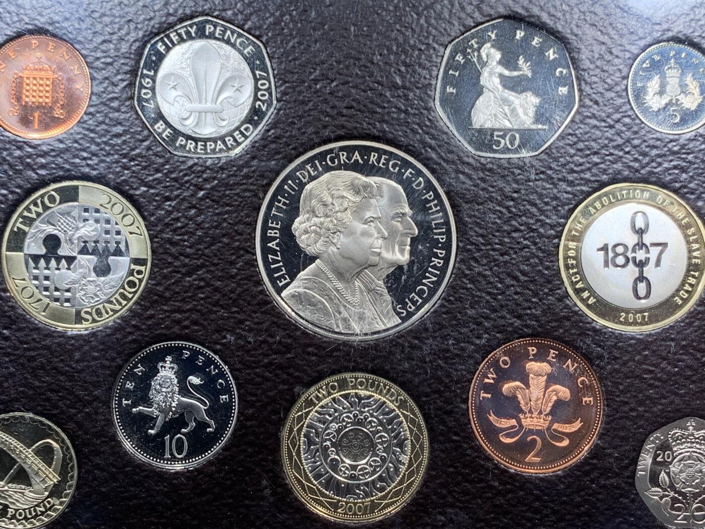 《竞宝斋》第473场 周日，周一 2场连拍 （全场包邮）欢迎送拍 英国2007年12枚装精制套币, 盒证全，品相极好