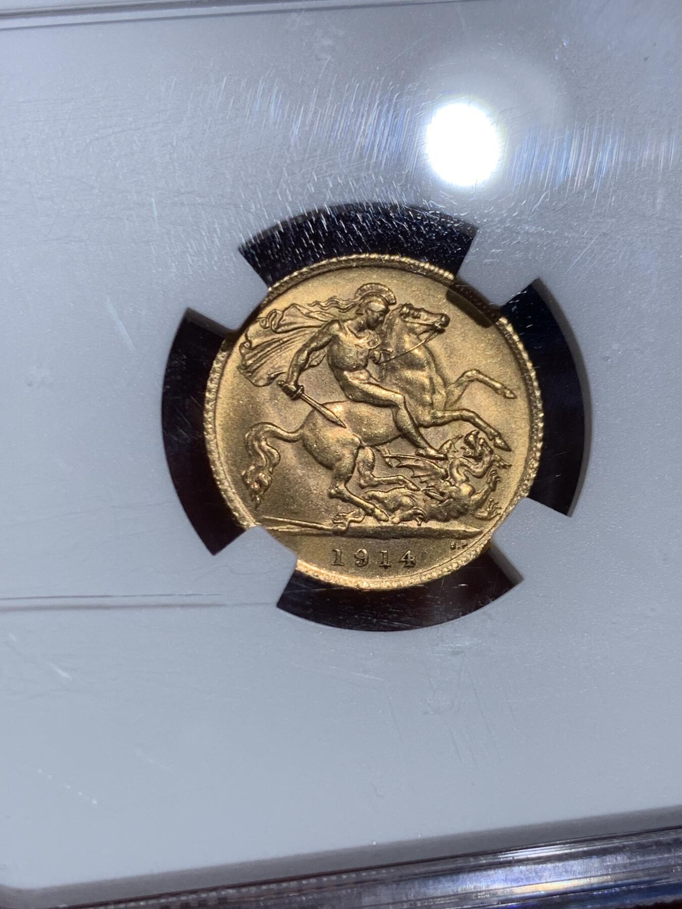 《竞宝斋》第473场 周日，周一 2场连拍 （全场包邮）欢迎送拍 NGC MS64 英国1914年乔治五世1/2索维林金币，9167金，3.99克，丝滑底板，可藏高分，入手好时机。