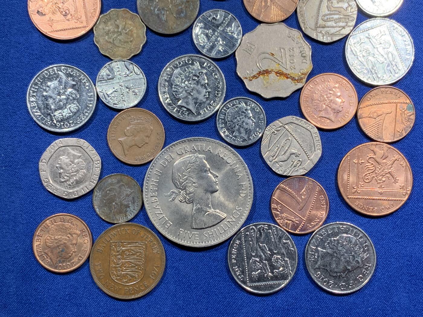 《竞宝斋》第473场 周日，周一 2场连拍 （全场包邮）欢迎送拍 英国及英联邦硬币 总重215克 细节见图