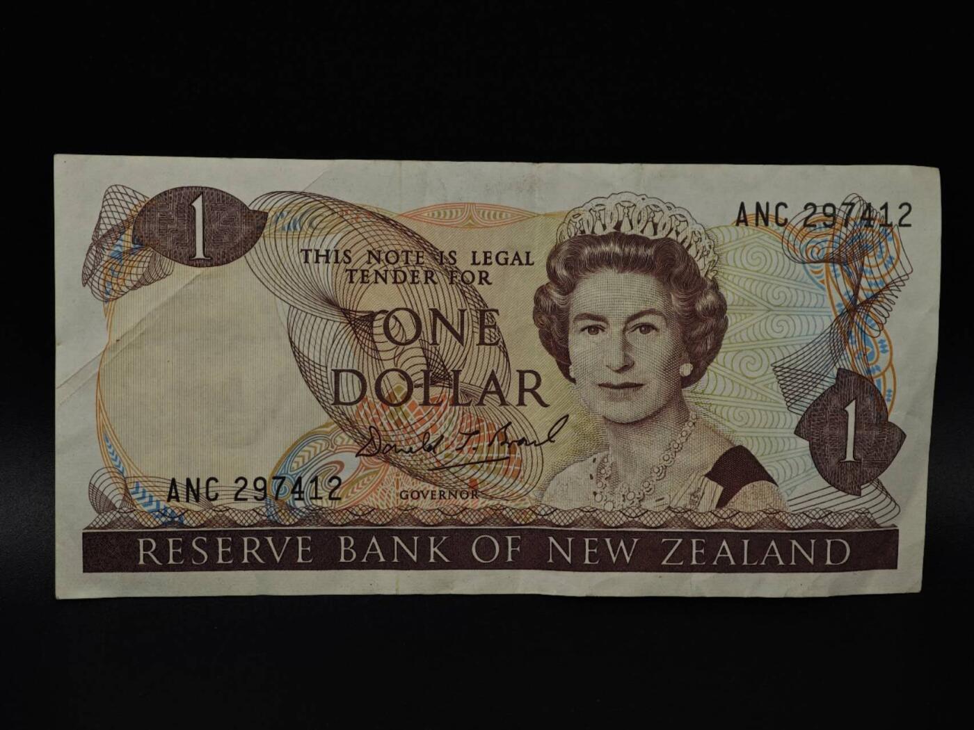  【淘币小摊】限时拍第八百八十四拍   纸币场    每周一统一发货 新西兰1元纸币【有折】