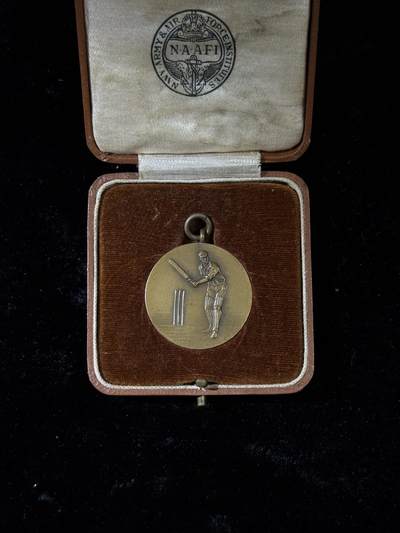 戎马世界章牌大赏，第112期 - 英国棒球会奖章