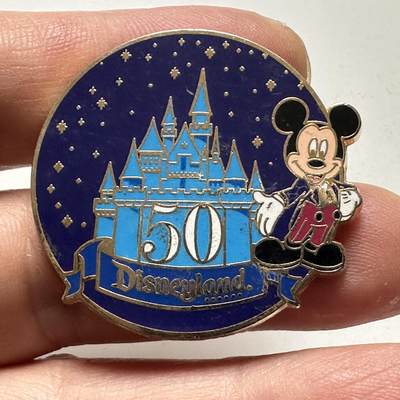 🌹外币初藏🌹🐯2026年第33场   每周二四六晚8️⃣点 接代拍 - 美国 2005年 迪士尼乐园50周年 米奇城堡 珐琅徽章 36mm