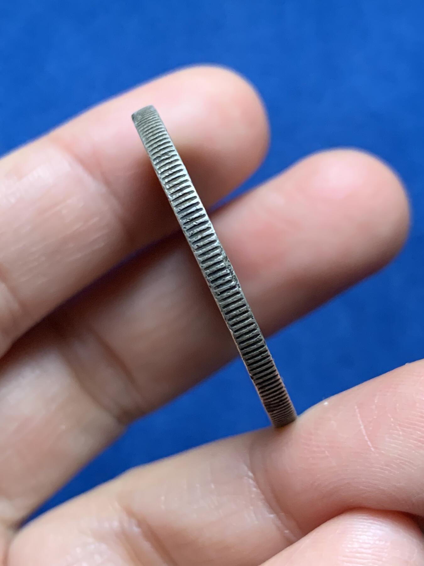 《竞宝斋》第473场 周日，周一 2场连拍 （全场包邮）欢迎送拍 英国 1887年 维多利亚高冠 双弗洛林 4先令银币 22.5克 细节见图