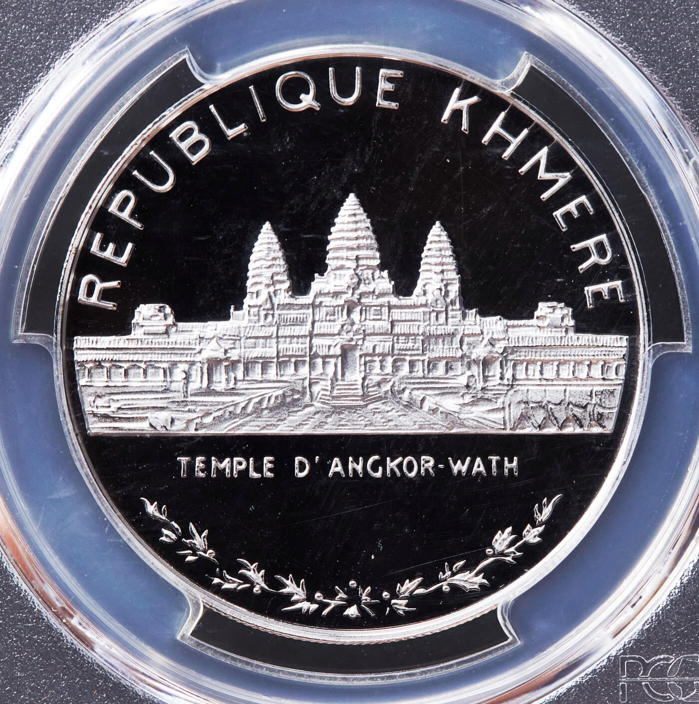 【俄甄集藏】2026年(050)04-01星期三 晚 19:30 全场包邮 柬埔寨1974年纪念高棉共和国5000、10000瑞尔精制纪念银币4枚一套，PCGS PR66-PR69DC，题材分别为仙女舞者、吴哥窟、总统朗诺，仙女舞者单尊，重19.01克/38.03克，925银，发行量均为800枚，稀有品种