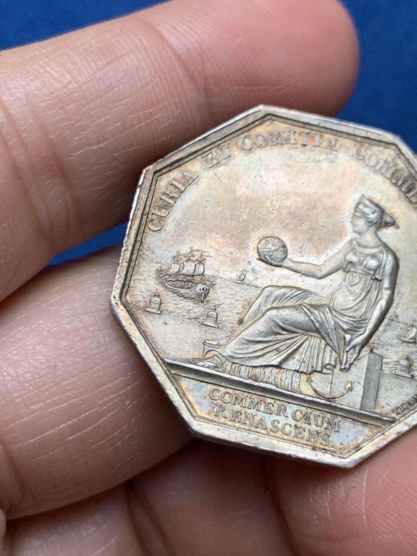 《竞宝斋》第473场 周日，周一 2场连拍 （全场包邮）欢迎送拍 法国波尔多商会八角银质代币，早期原铸无边铭，15克，33mm