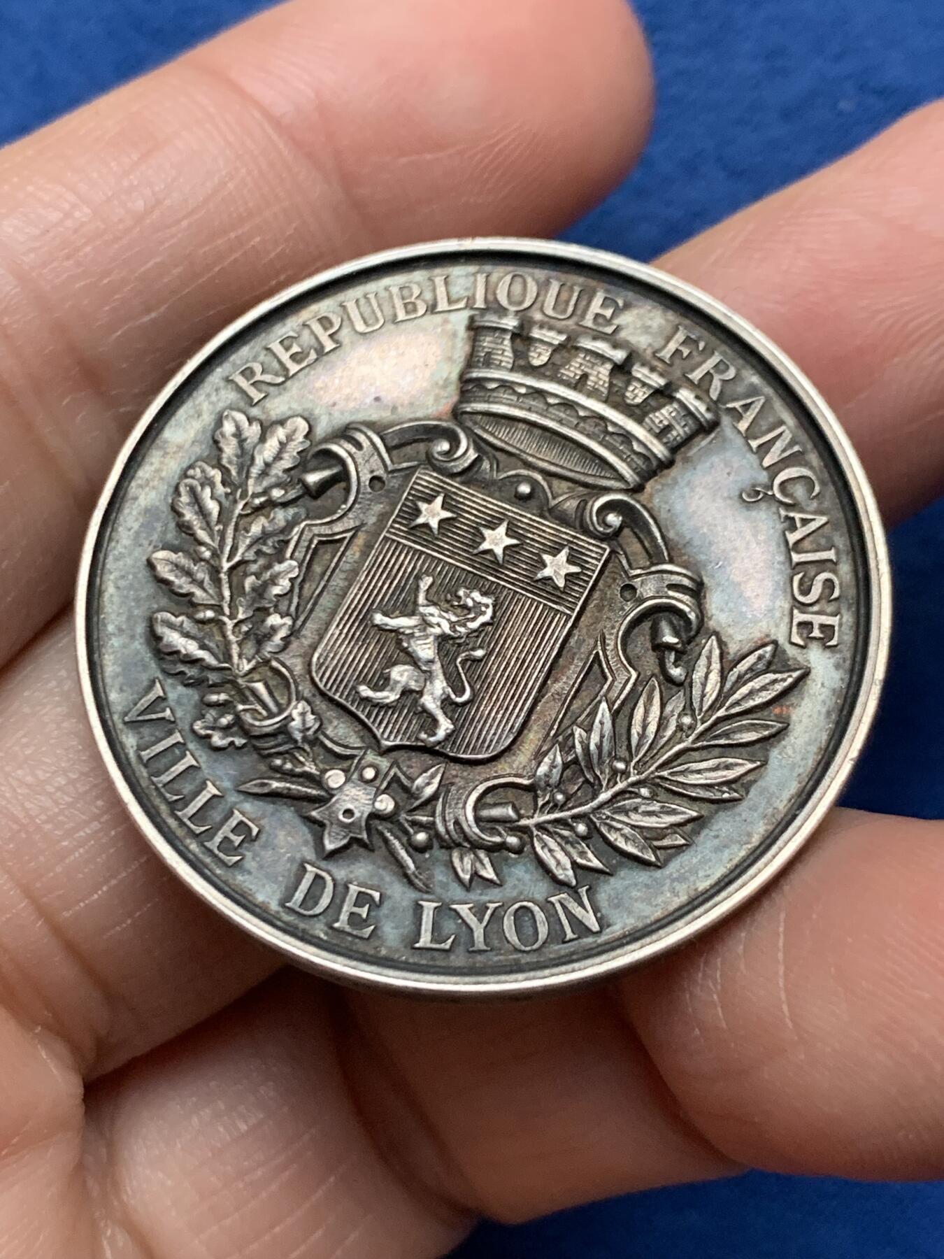 《竞宝斋》第473场 周日，周一 2场连拍 （全场包邮）欢迎送拍 法国里昂城徽纪念银章，ARGENT950边铭，19.6克，36.2mm