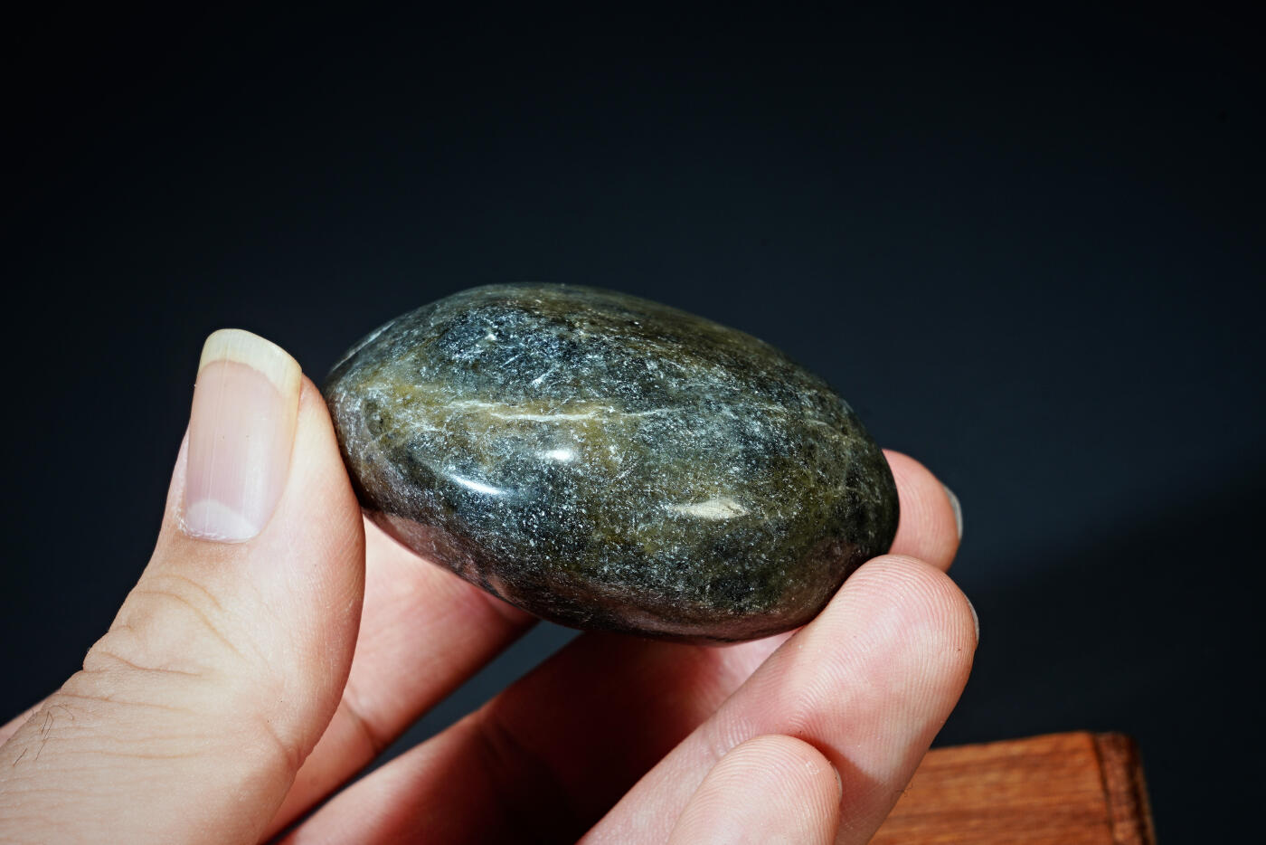 上海都达杂项专场五十八【全场包邮】  和田玉原石随型摆件连座93-83