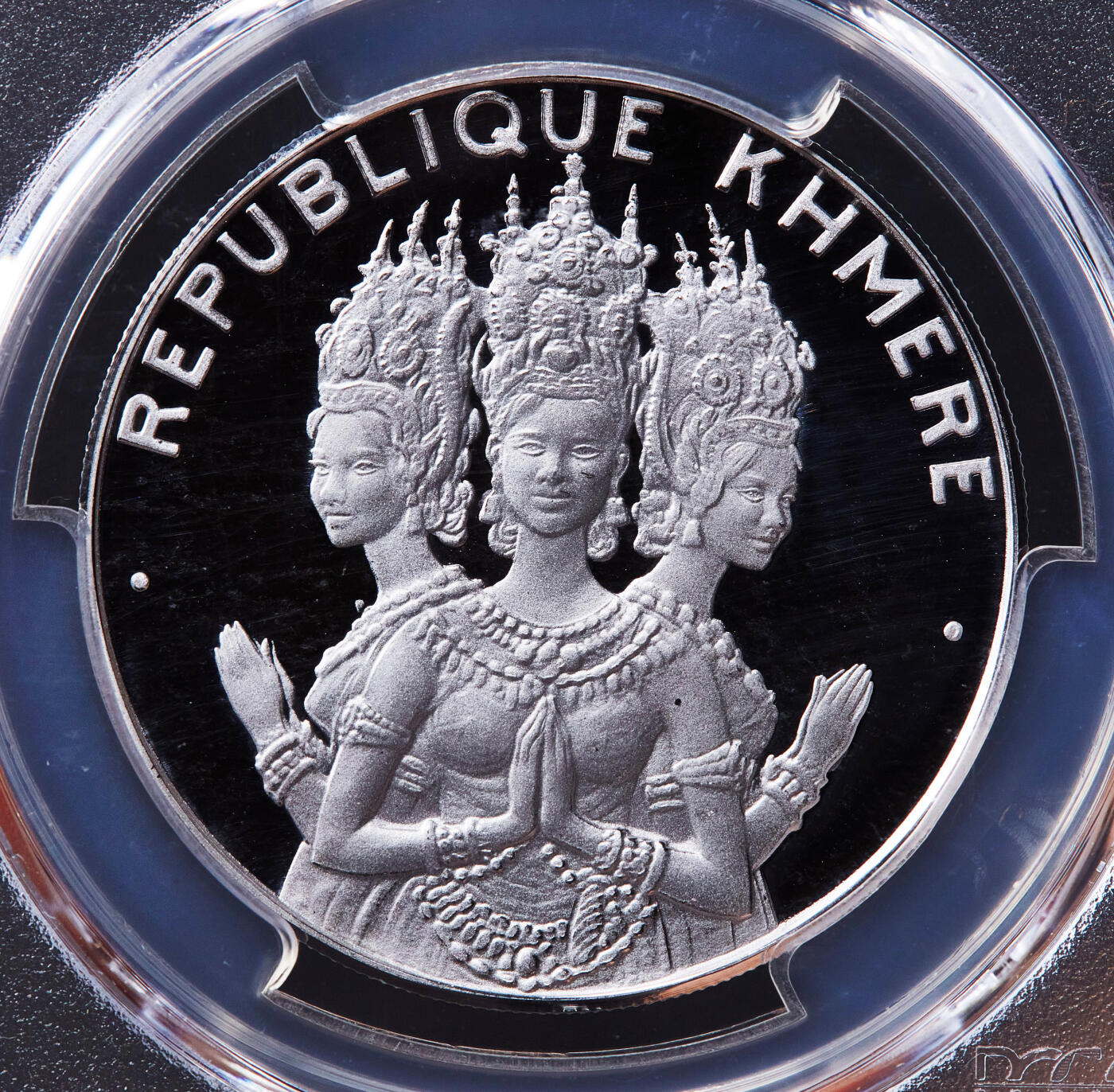 【俄甄集藏】2026年(050)04-01星期三 晚 19:30 全场包邮 柬埔寨1974年纪念高棉共和国5000、10000瑞尔精制纪念银币4枚一套，PCGS PR66-PR69DC，题材分别为仙女舞者、吴哥窟、总统朗诺，仙女舞者单尊，重19.01克/38.03克，925银，发行量均为800枚，稀有品种