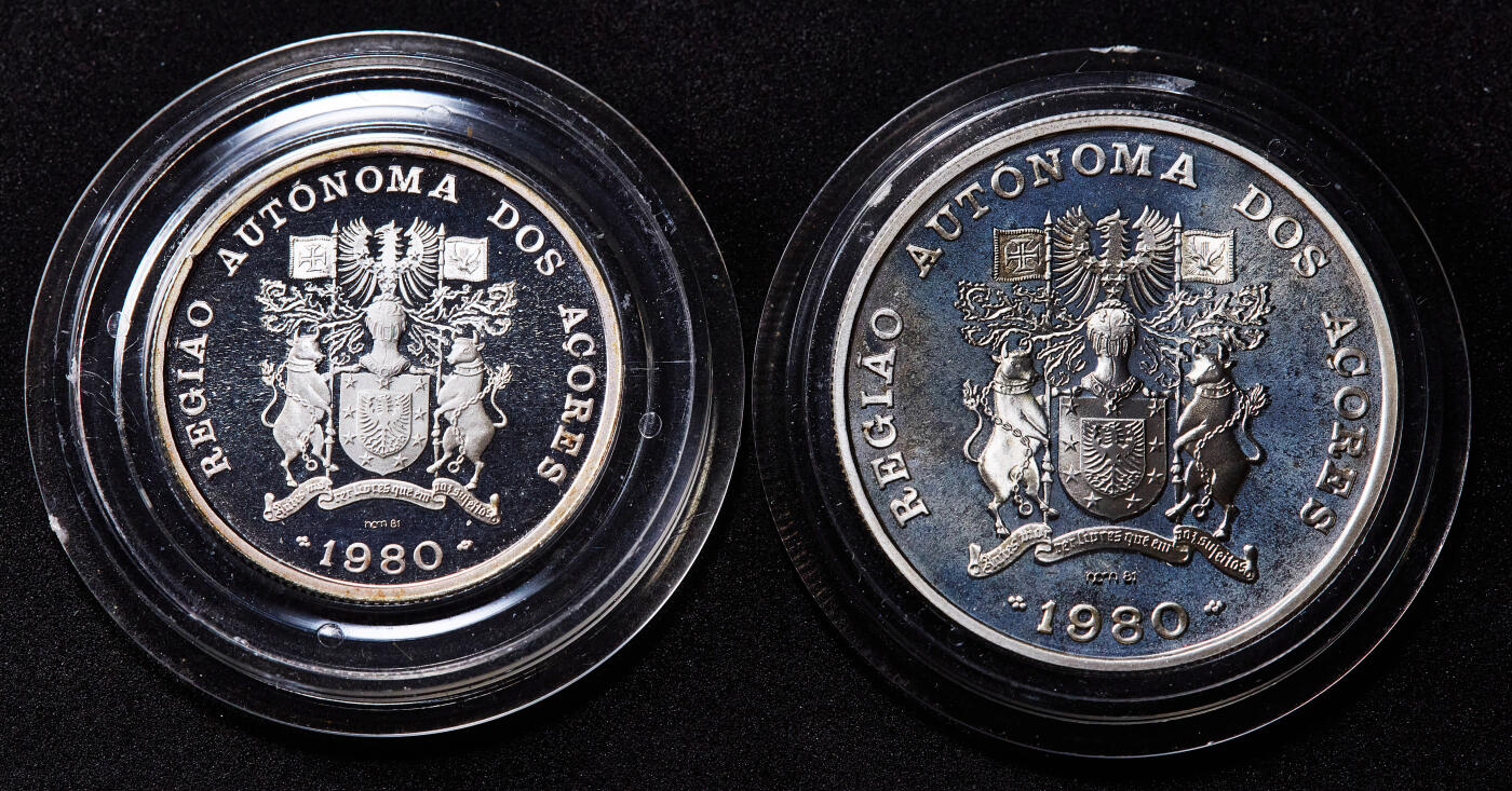 【俄甄集藏】2026年(050)04-01星期三 晚 19:30 全场包邮 葡萄牙1980年纪念亚述尔群岛自治区25、100埃斯库多精制银币2枚套，原盒证，重量：11克/16.5克，925银，发行量20000套，少见品种