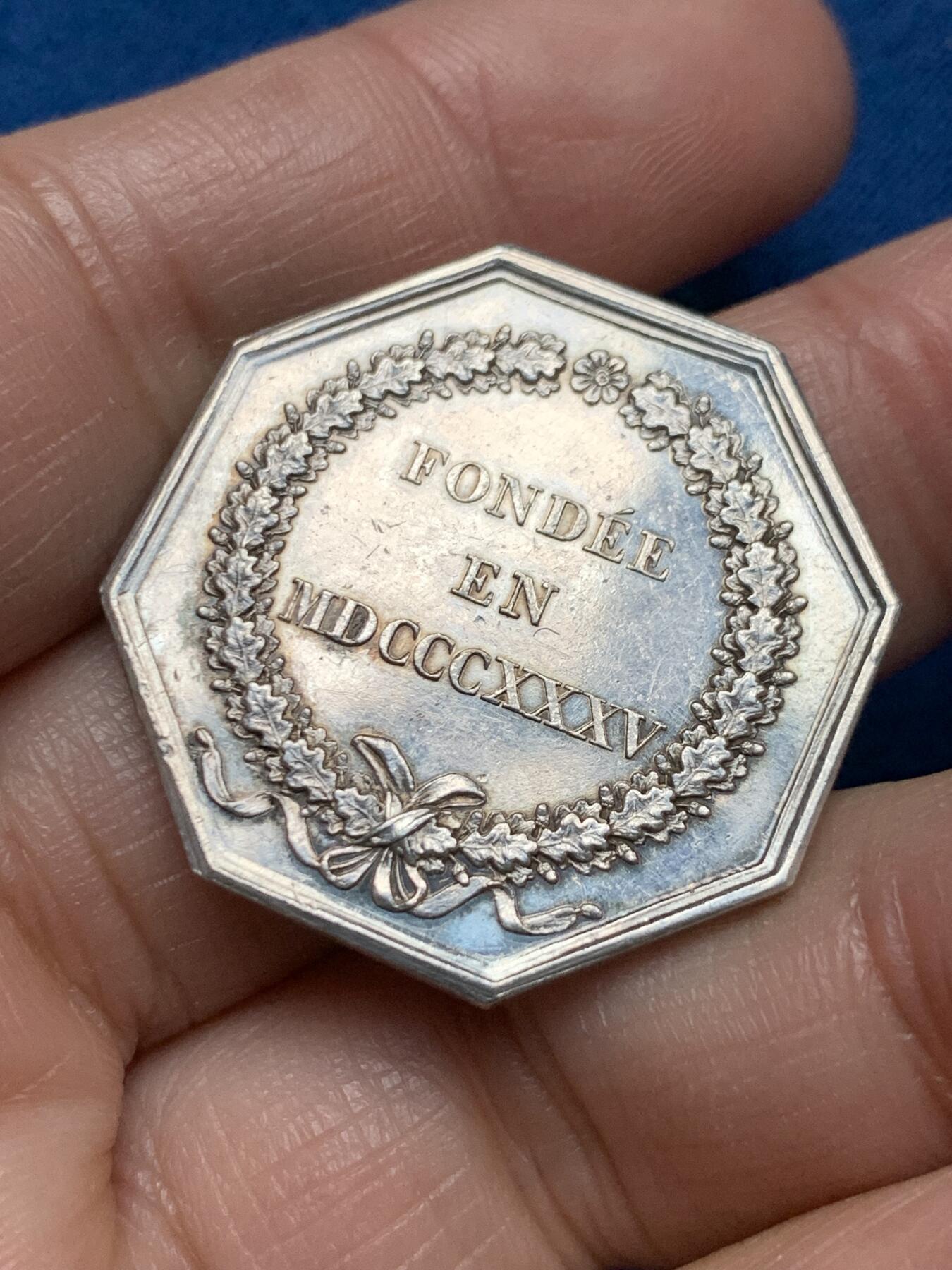 《竞宝斋》第473场 周日，周一 2场连拍 （全场包邮）欢迎送拍 法国1835年里昂银行八角纪念银章，油灯边铭，12.1克，30.6mm