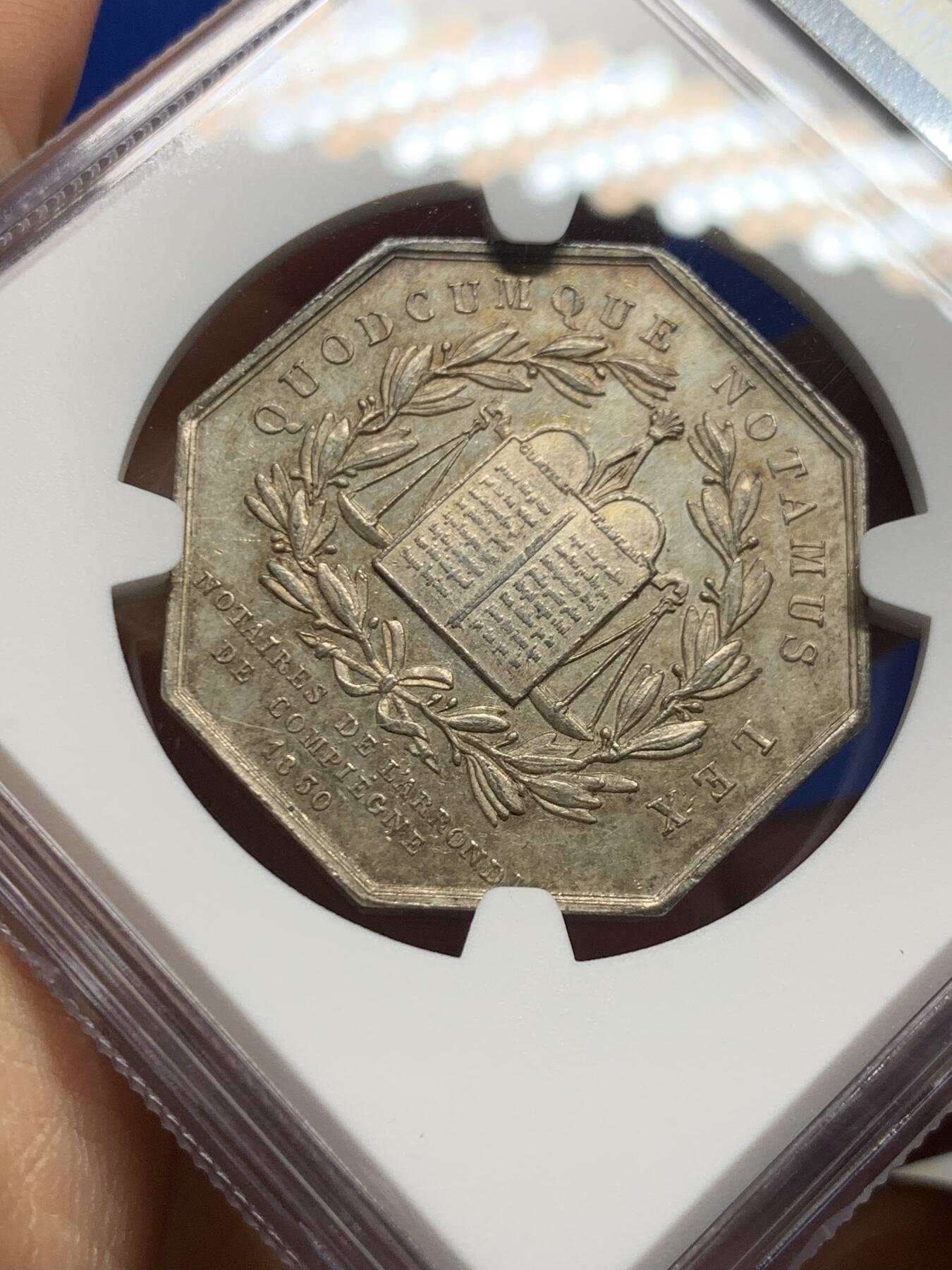 《竞宝斋》第473场 周日，周一 2场连拍 （全场包邮）欢迎送拍 NGC MS63 法国1830年公证人协会银质八角代币，少见款，正面图案为高卢雄鸡，象征法国的国家精神。