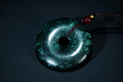 上海都达杂项专场五十八【全场包邮】  - 天然蛇纹石平安扣挂件 附鉴定证书93-73