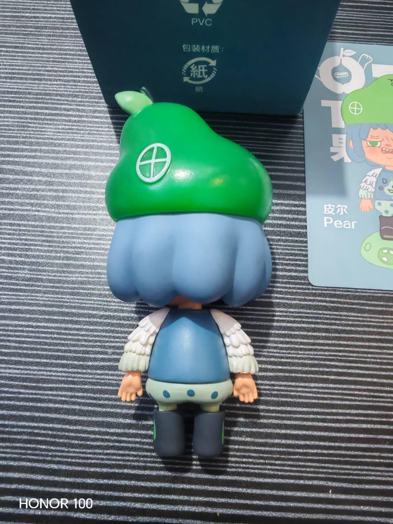 正版盲盒专场 ODD TOWN 果木系列 ​ - 出品方：ODD TOWN（古怪小镇） ​ - 款式：皮尔（Pear） ​ - 尺寸：约 90mm，PVC 材质，表面为细腻哑光质感