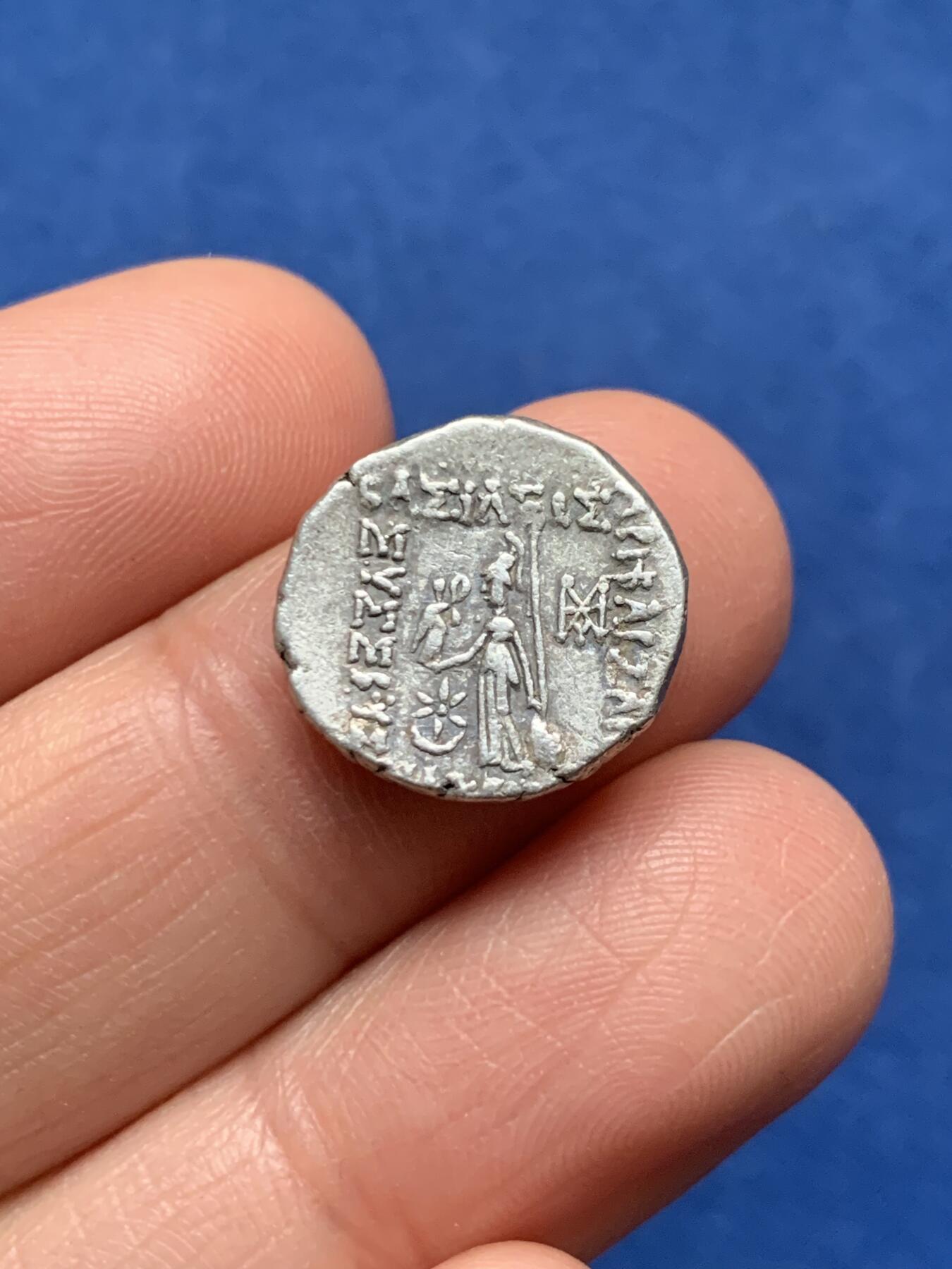 《竞宝斋》第473场 周日，周一 2场连拍 （全场包邮）欢迎送拍 古希腊 卡帕多细亚王国 1德拉克马 银币 重约3.6克 头像清晰 打制居中