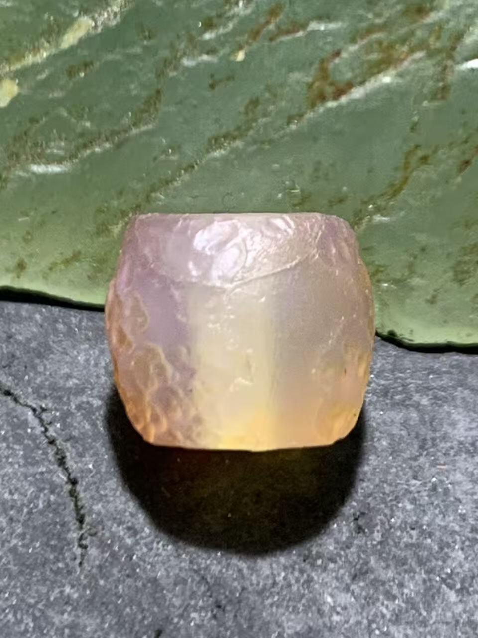 高玉化风化纹糖果玛瑙桶珠一颗，，