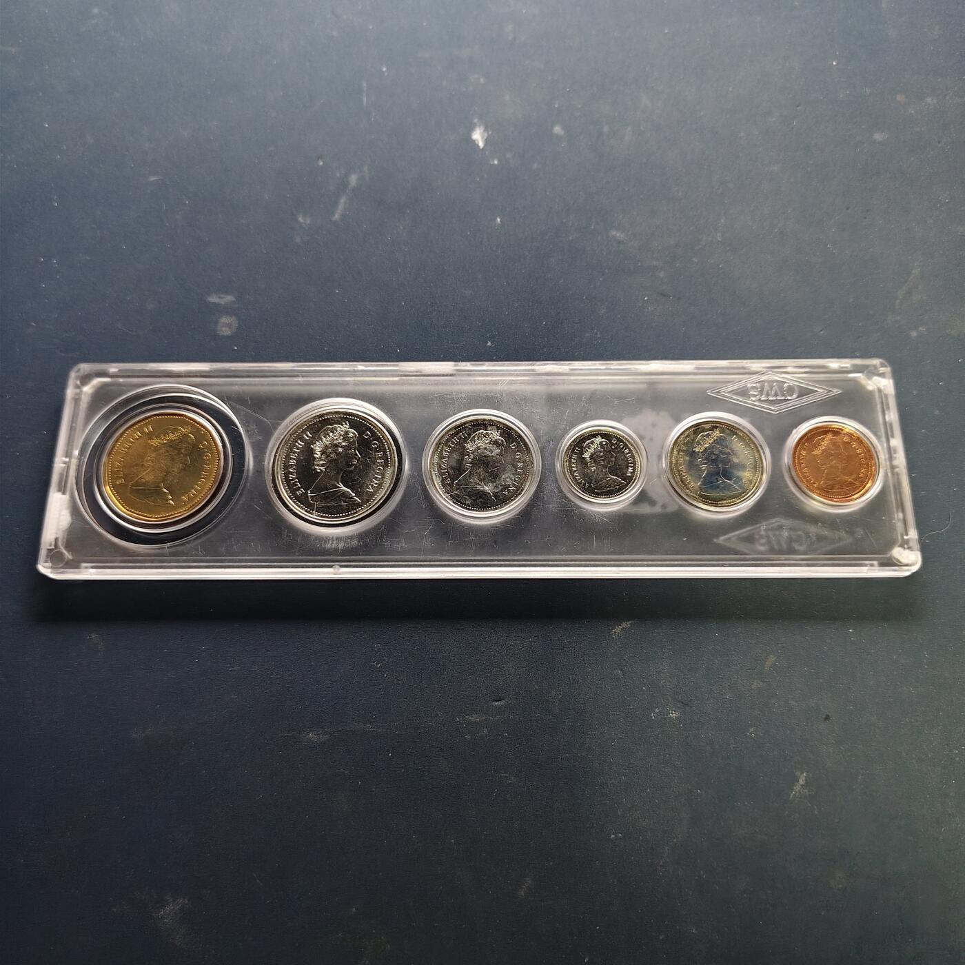 【全场包邮】纯粹捡漏拍515场 【套装】英国16-20世纪封装套币+美国1976年独立200周年纪念套币+加拿大1988年套币