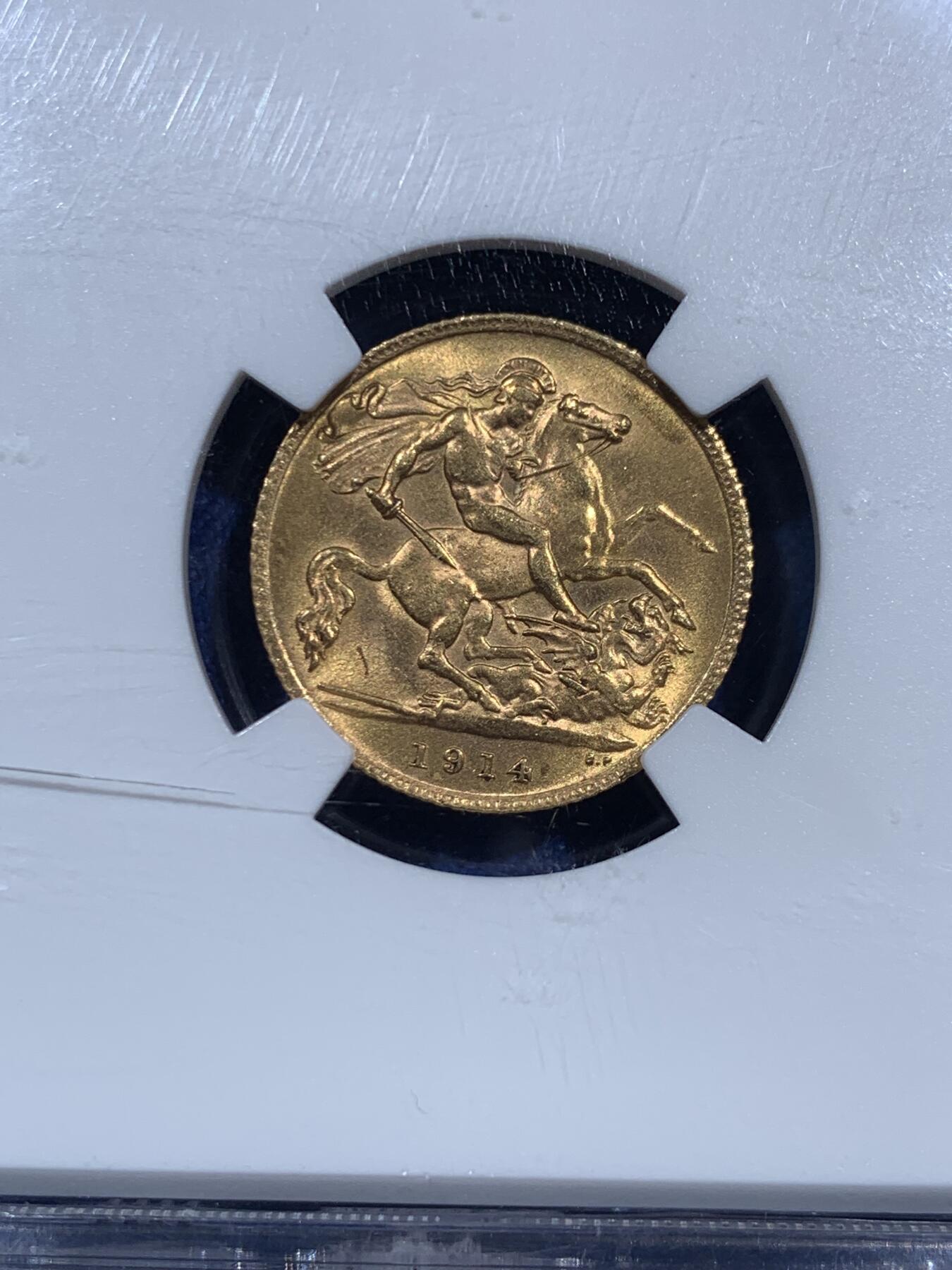 《竞宝斋》第473场 周日，周一 2场连拍 （全场包邮）欢迎送拍 NGC MS64 英国1914年乔治五世1/2索维林金币，9167金，3.99克，丝滑底板，可藏高分，入手好时机。