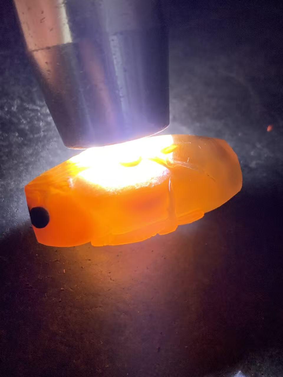 精美亚光高玉化巴西玛瑙手工俏色巧雕喜上眉梢随形吊坠一个