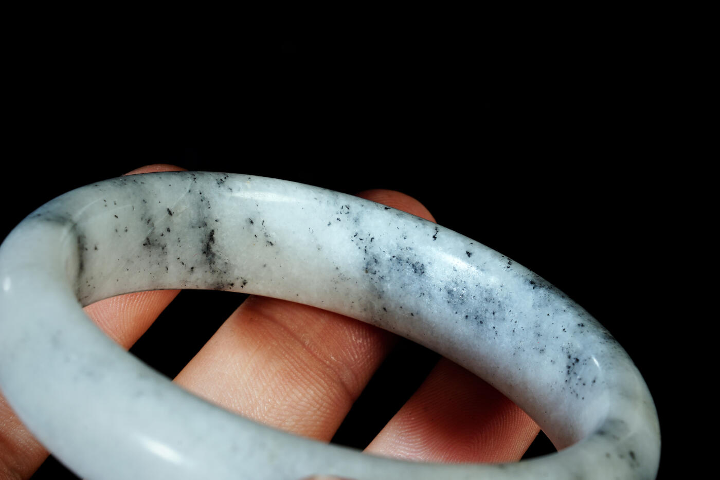 上海都达杂项专场五十八【全场包邮】  天然和田玉青花籽料贵妃手镯93-22