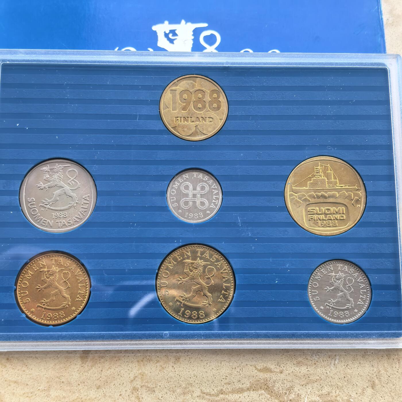 道一币馆币章第一百七十场 原包装 芬兰1988年清年套币六枚+纪念章