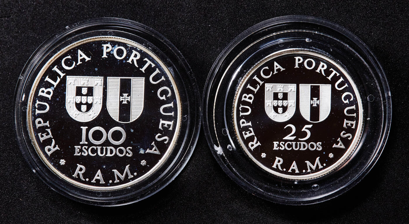 【俄甄集藏】2026年(050)04-01星期三 晚 19:30 全场包邮 葡萄牙1981年纪念马德拉群岛自治区25、100埃斯库多精制银币2枚套，原盒，重量：11克/16.5克，925银，发行量20000套，少见品种