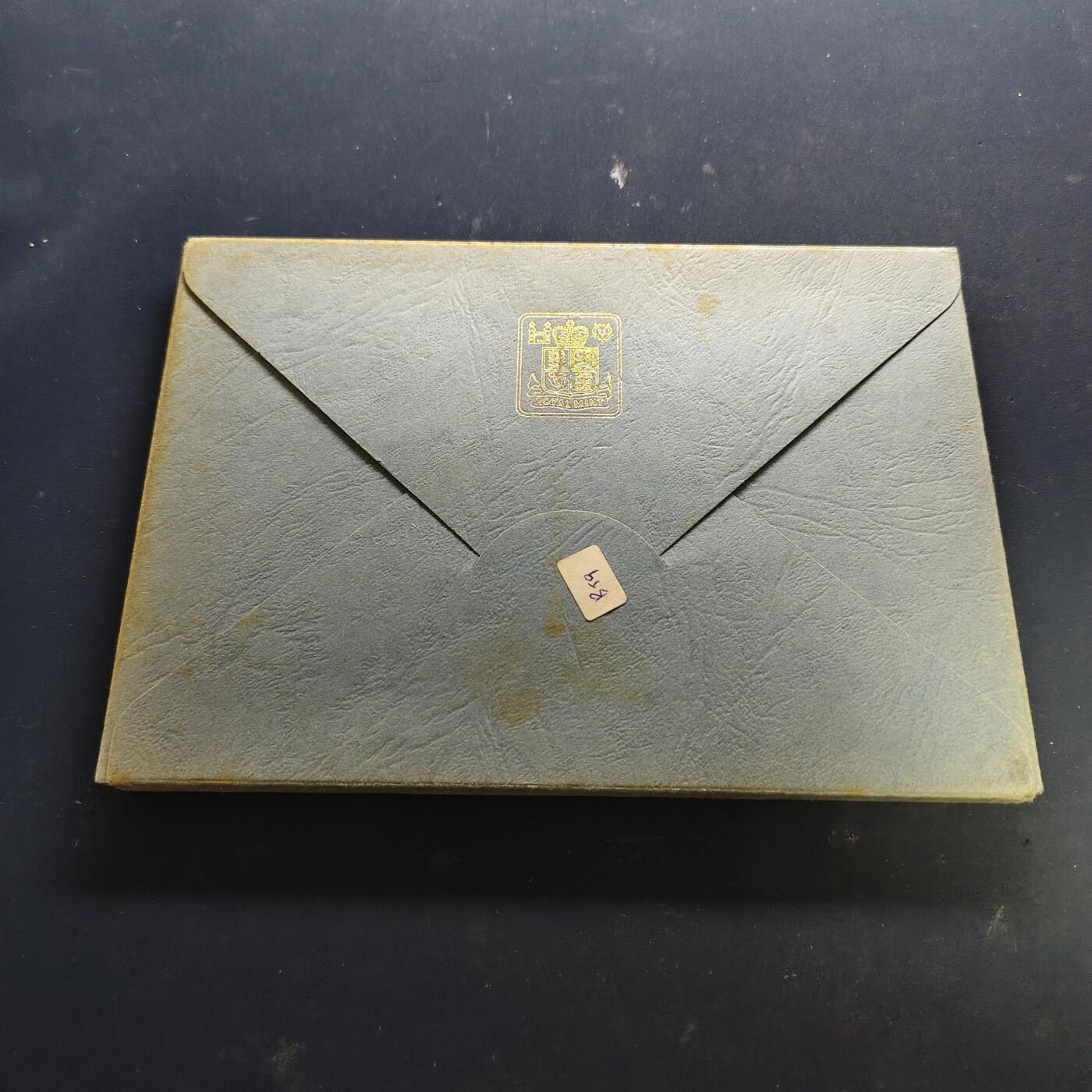 【全场包邮】纯粹捡漏拍515场 基里巴斯1979年皇家厂经典信封装官方精制套币-PS1