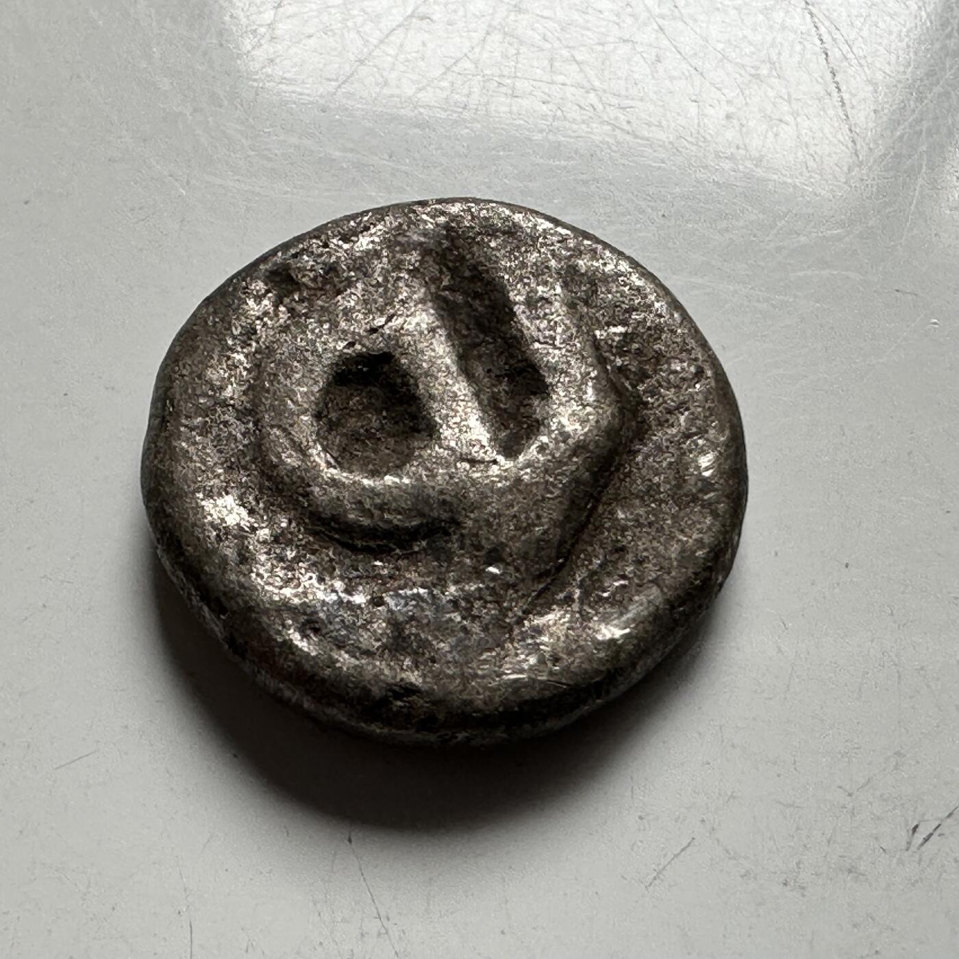 🌹外币初藏🌹🐯2026年第33场   每周二四六晚8️⃣点 接代拍 三佛齐 约公元7-13世纪 三叉戟方点 银币 b