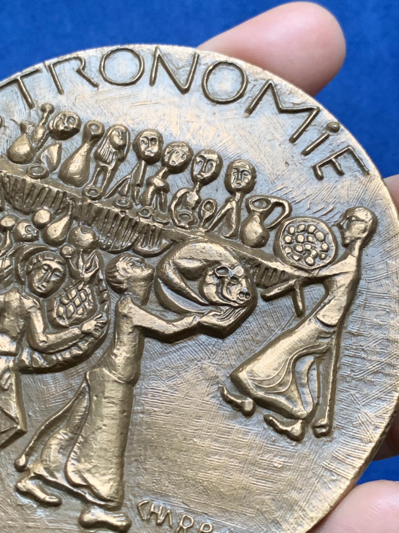 《竞宝斋》第473场 周日，周一 2场连拍 （全场包邮）欢迎送拍 法国大铜章 美食家 263.8克 85.5mm