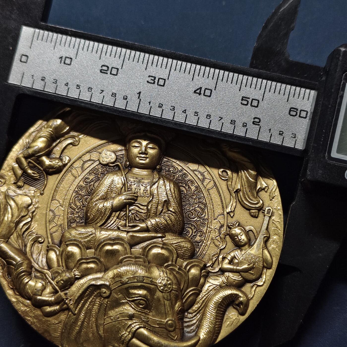 【全场包邮】纯粹捡漏拍515场 【铜章】中国沈阳造币厂出品2015年佛教四大名山系列普贤菩萨道场峨眉山60毫米大铜章