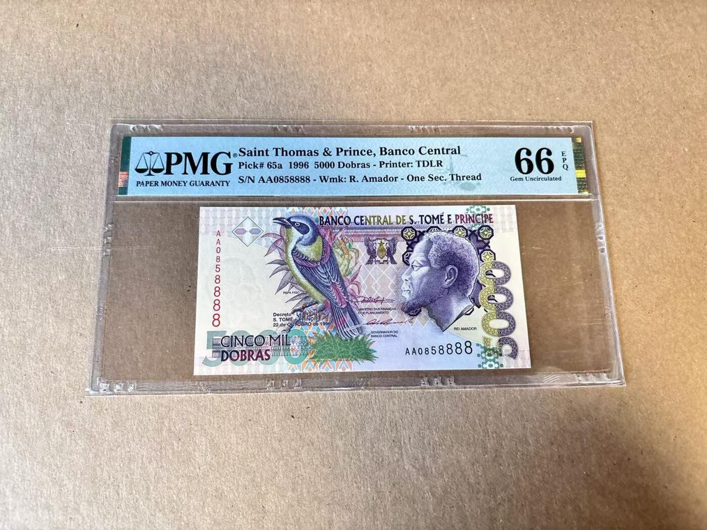 【Blue Auction】世界纸币精拍第798期——18级TOP拍卖/信誉/品质/专业/高效💫 【AA冠狮子8 无47】圣多美和普林西比1996年5000多布拉 PMG66EPQ 