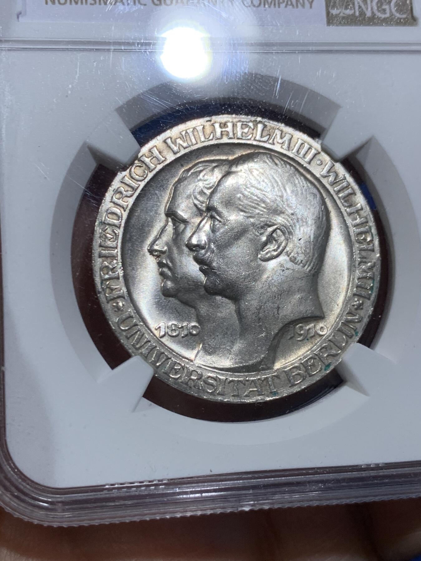 《竞宝斋》第473场 周日，周一 2场连拍 （全场包邮）欢迎送拍 NGC MS63 德国普鲁士王国1910年柏林大学建成一百周年3马克银币，银光闪闪，转光强烈细节优秀，状态极佳。