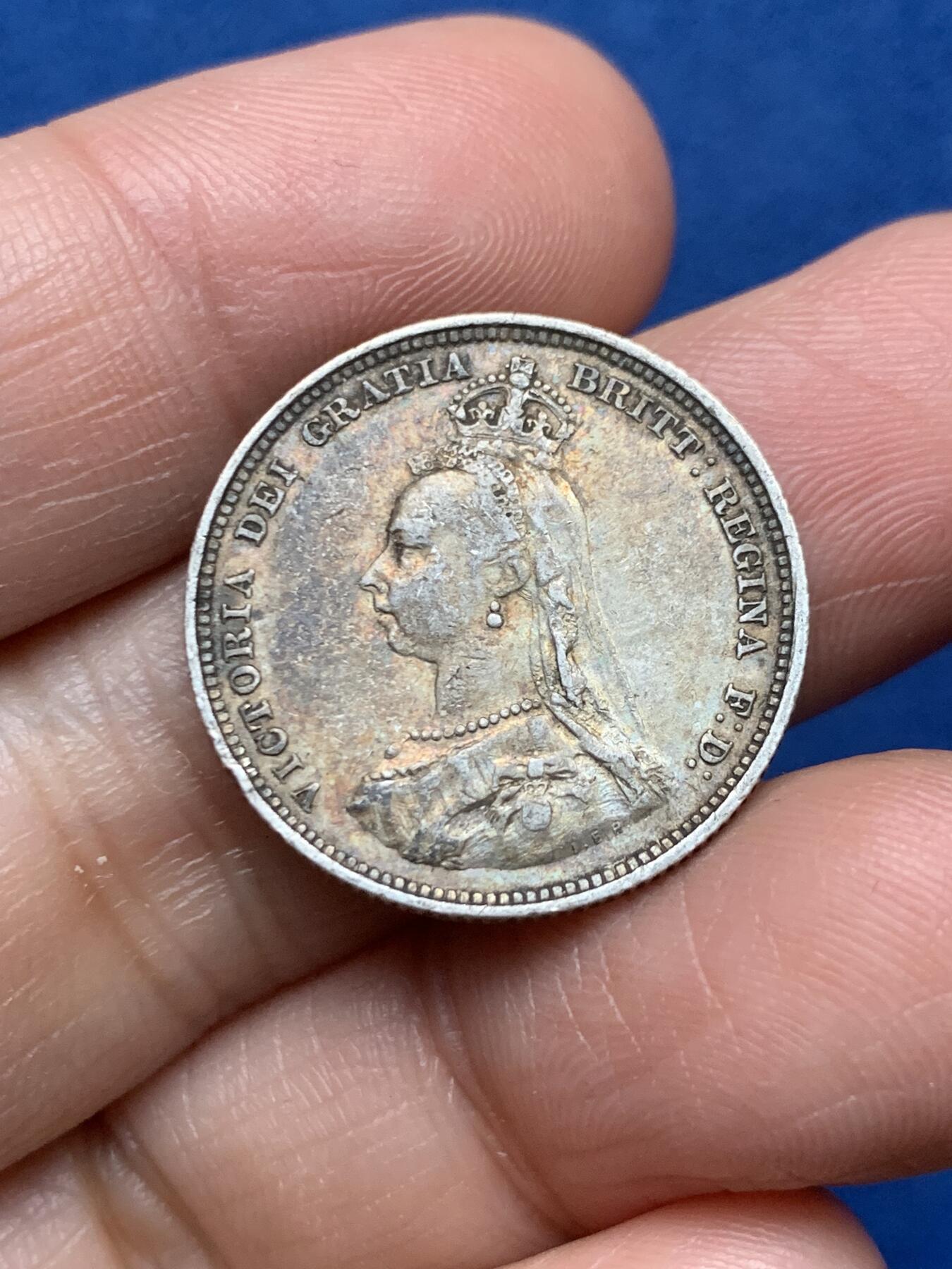 《竞宝斋》第473场 周日，周一 2场连拍 （全场包邮）欢迎送拍 英国1887年高冠维多利亚1先令银币