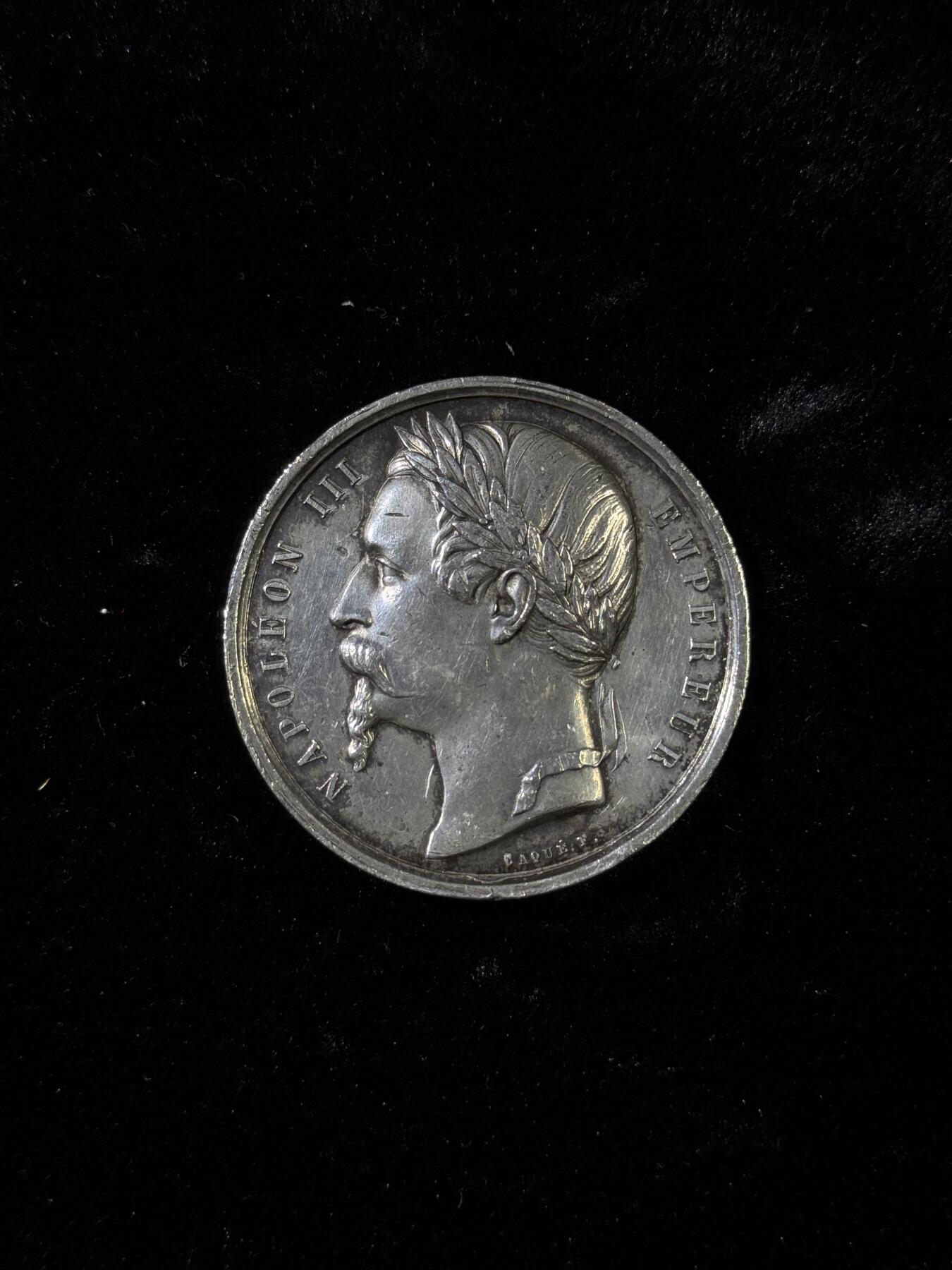 戎马世界章牌大赏，第112期 法国拿破仑三世与欧仁妮皇后结婚纪念章，尺寸巨大，50g