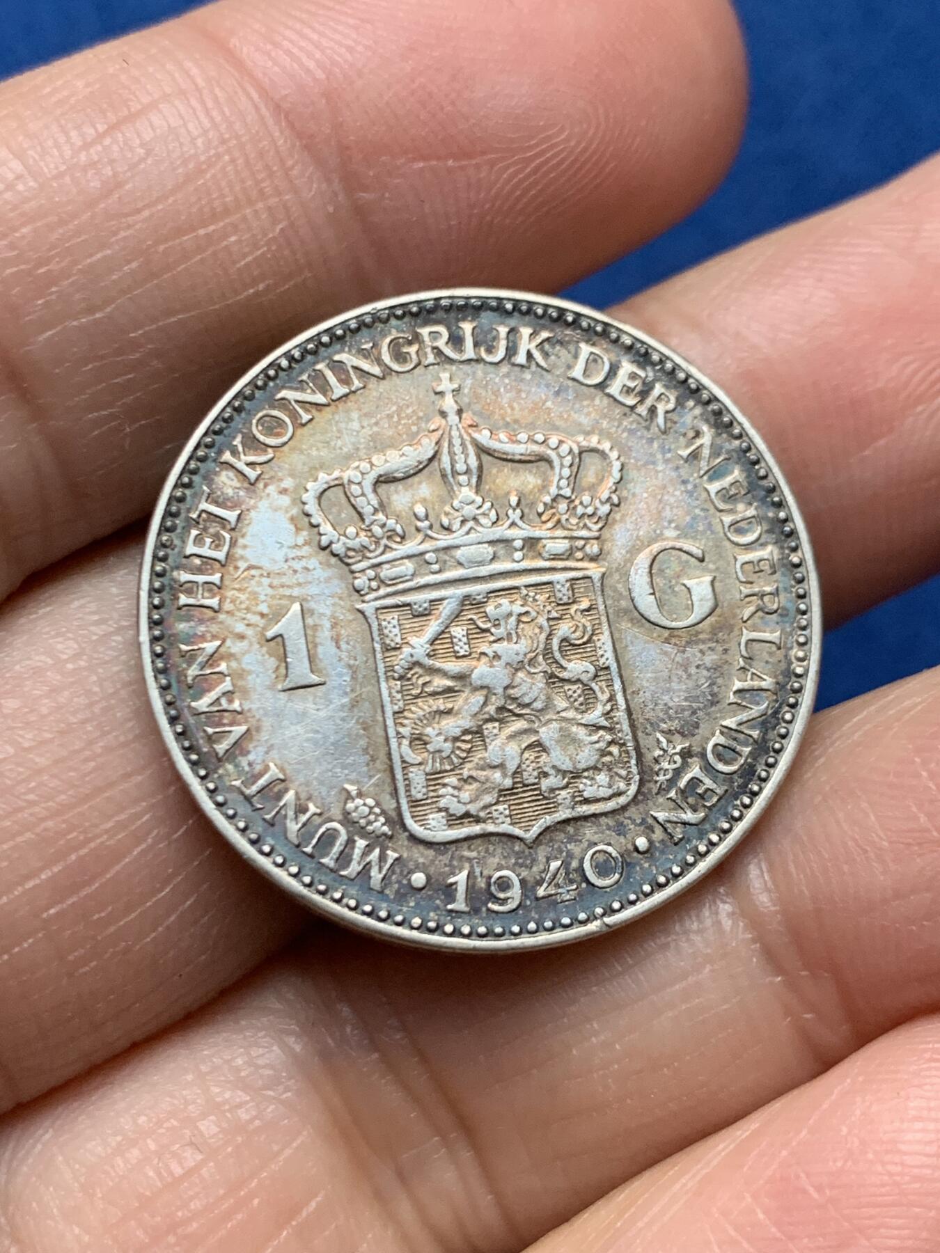 《竞宝斋》第473场 周日，周一 2场连拍 （全场包邮）欢迎送拍 荷兰1940年威廉明娜1盾银币 绚丽深彩包浆