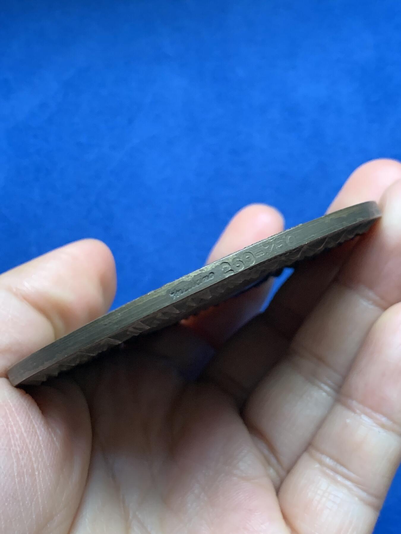 《竞宝斋》第473场 周日，周一 2场连拍 （全场包邮）欢迎送拍 葡萄牙1985年纪念联合国四十周年大铜章，193.3克，直径79.5mm，设计独特，少见品种。