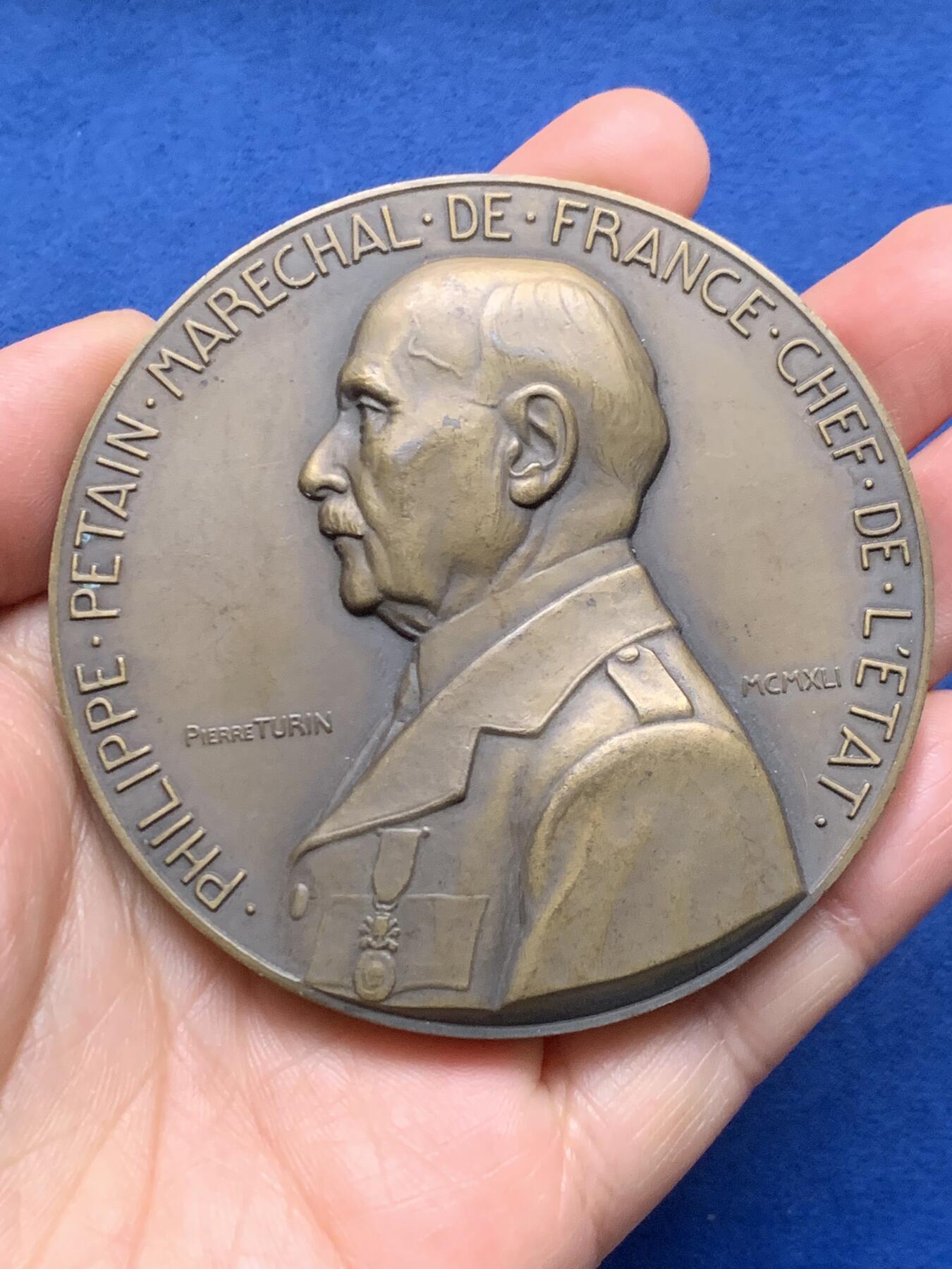 《竞宝斋》第473场 周日，周一 2场连拍 （全场包邮）欢迎送拍 名家Turin作1941年WW2维系法国贝当元帅大铜章 221.4克 76.5mm 丰饶角边铭