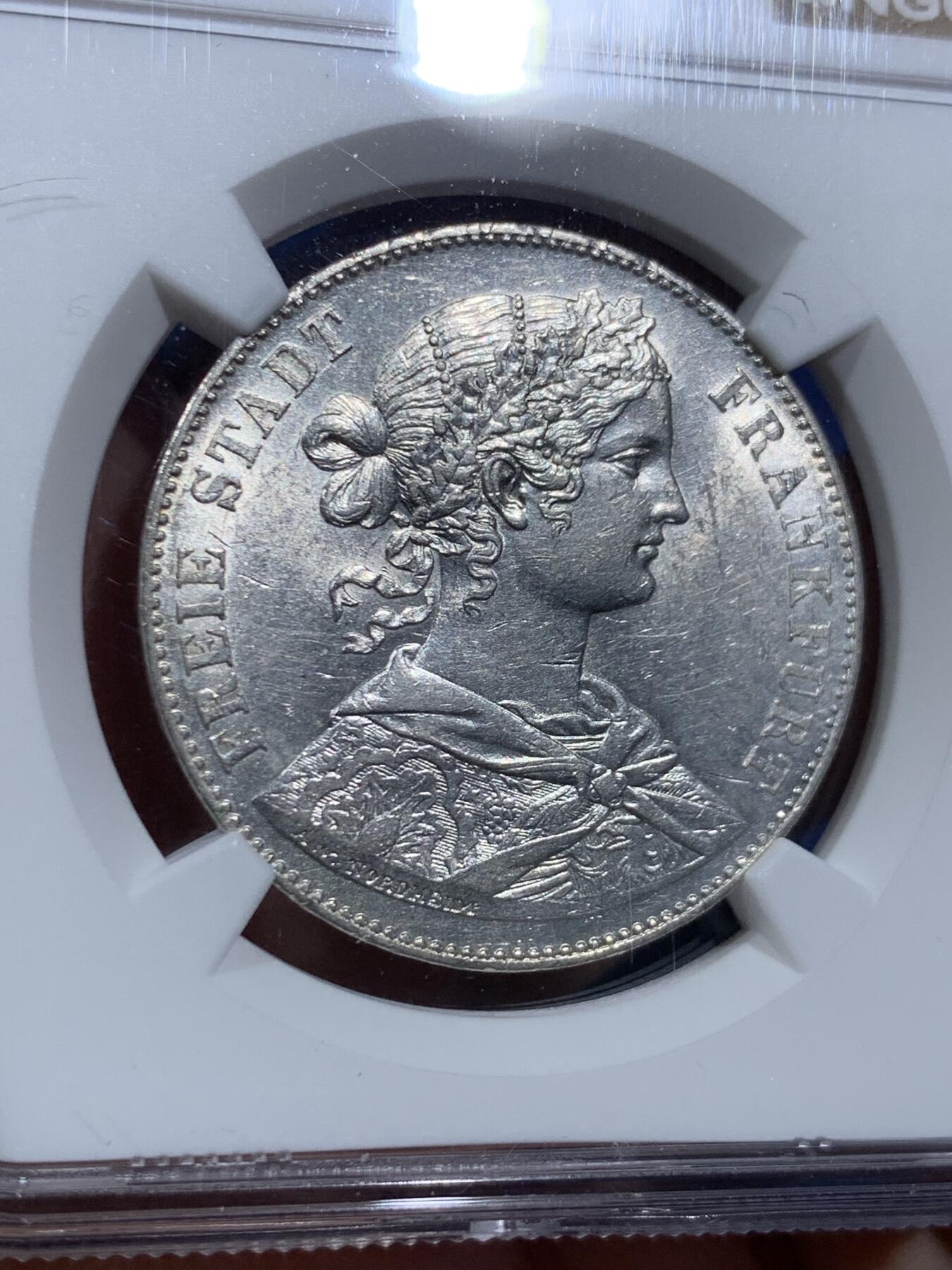 《竞宝斋》第473场 周日，周一 2场连拍 （全场包邮）欢迎送拍 NGC MS62 德国1860年法兰克福少女1泰勒银币，原光好品，非常火热的品种，MS62难度不小。