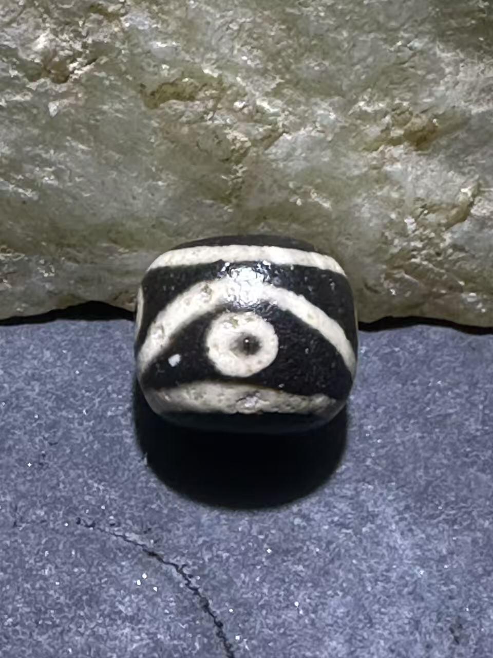 仅此一颗，精品藏传四眼随形天珠一颗